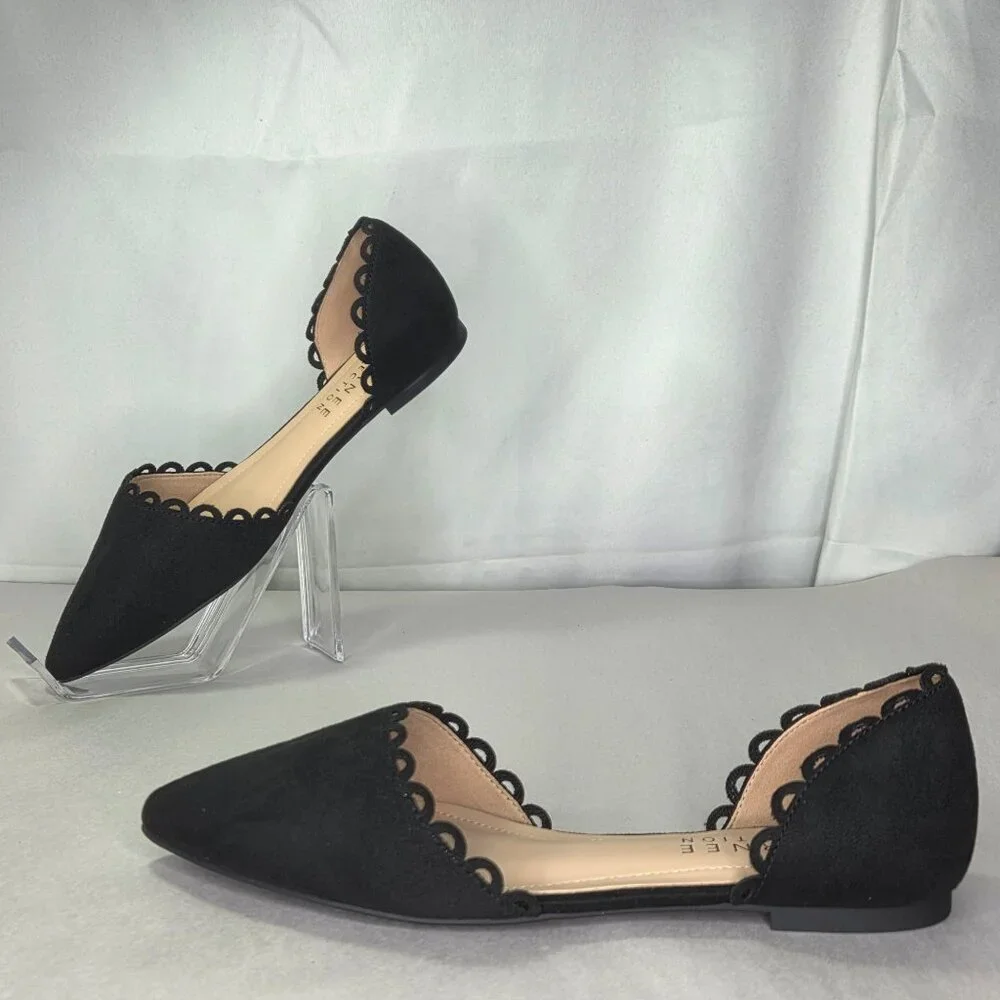 NWOT Journee Collection Women's Jezlin Scalloped Pointed Toe Flats